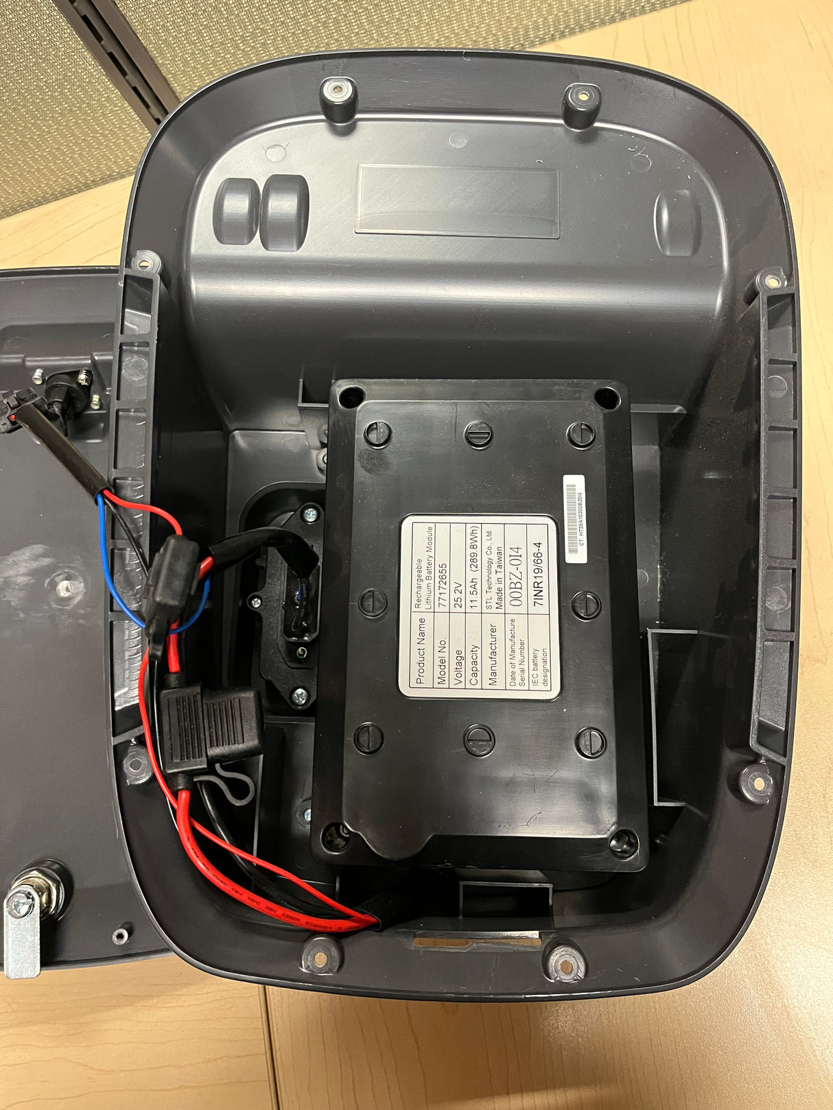 24 Volt 11.50 Ah Lithium Battery Box Assembly for the Go-Go Folding Scooter (S19) (BAT150066) (Blemished)