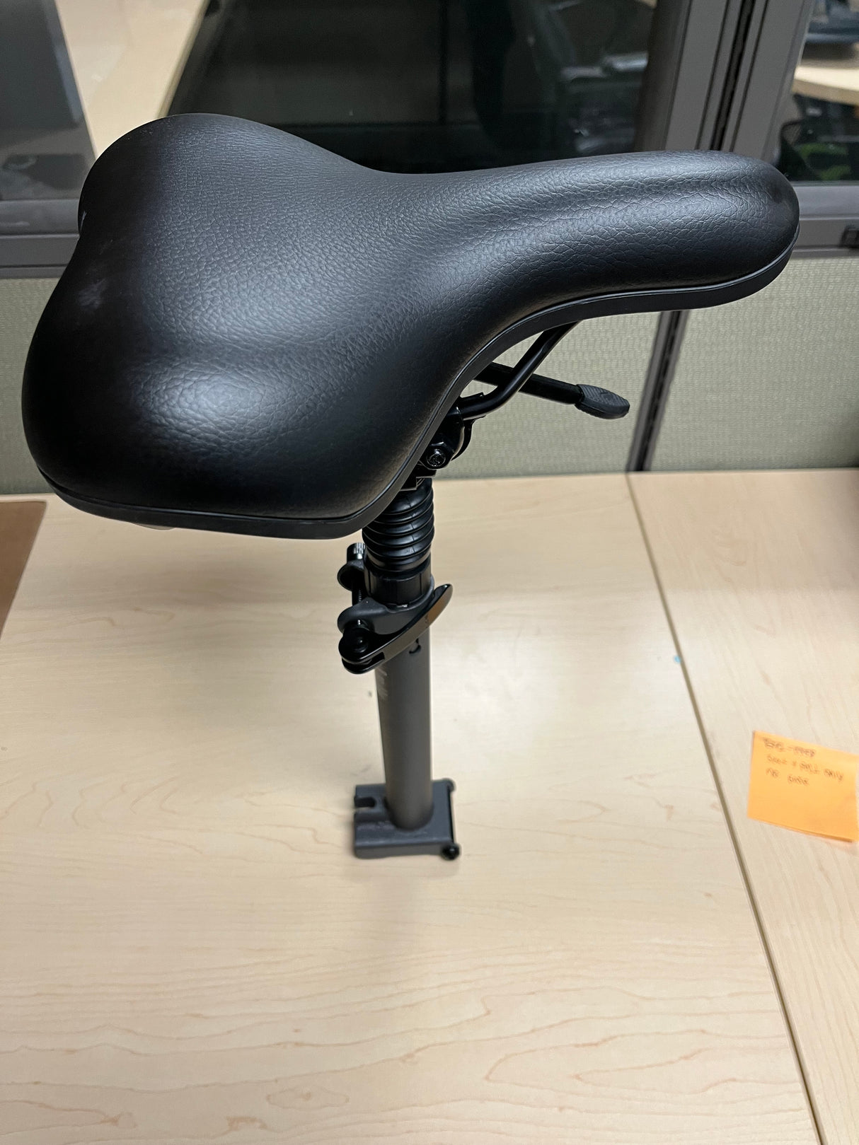 Seat with Mounting Post for the Ninebot MAX G30 Scooter (Missing Hardware)