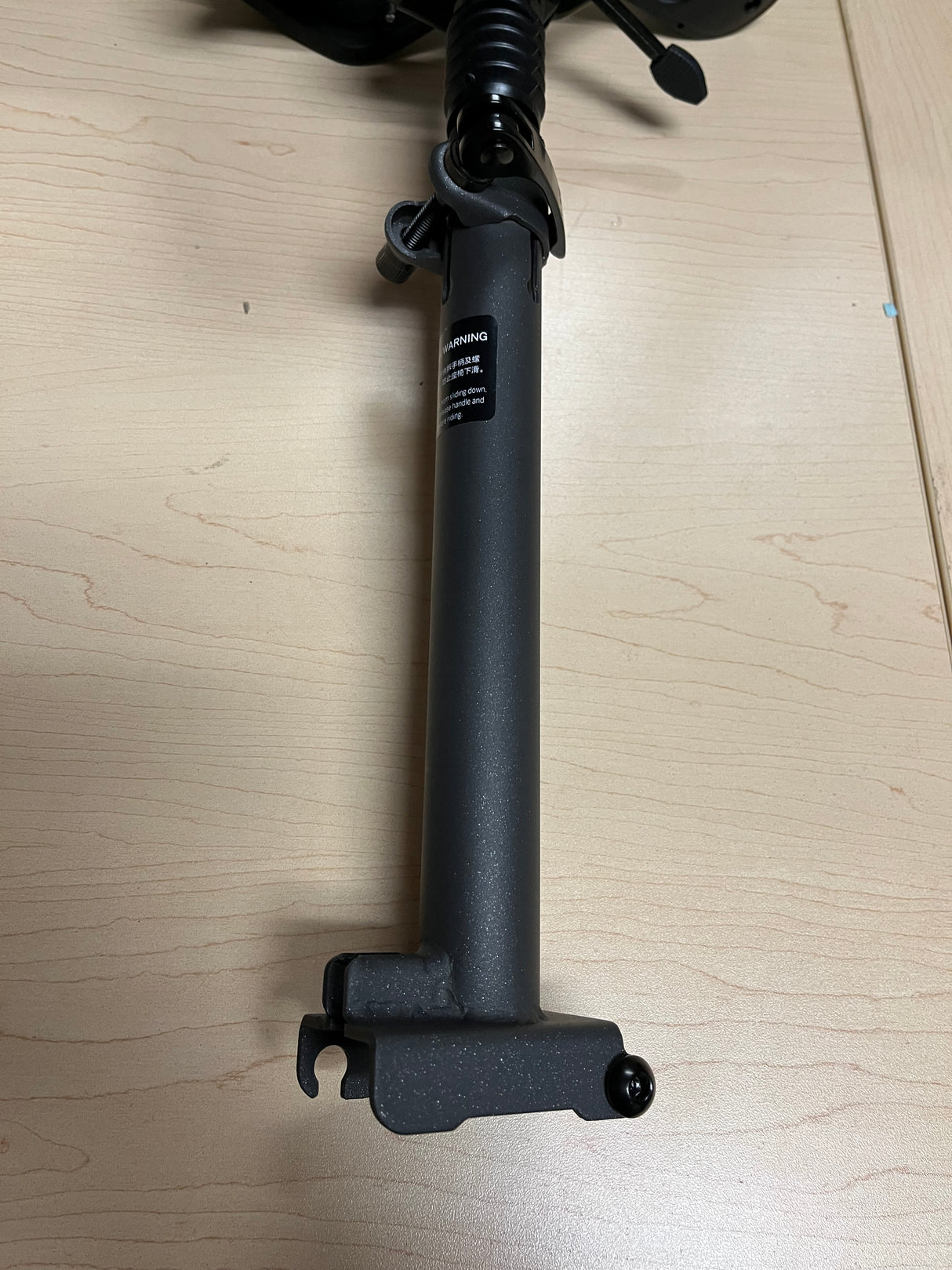 Seat with Mounting Post for the Ninebot MAX G30 Scooter (Missing Hardware)