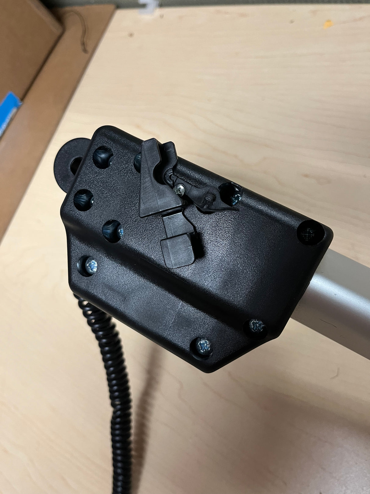 OKIN DeltaDrive 86128 3-Position Single Lead Actuator Motor for Mega Motion Lift Chairs (MOT1610767) (Damaged)