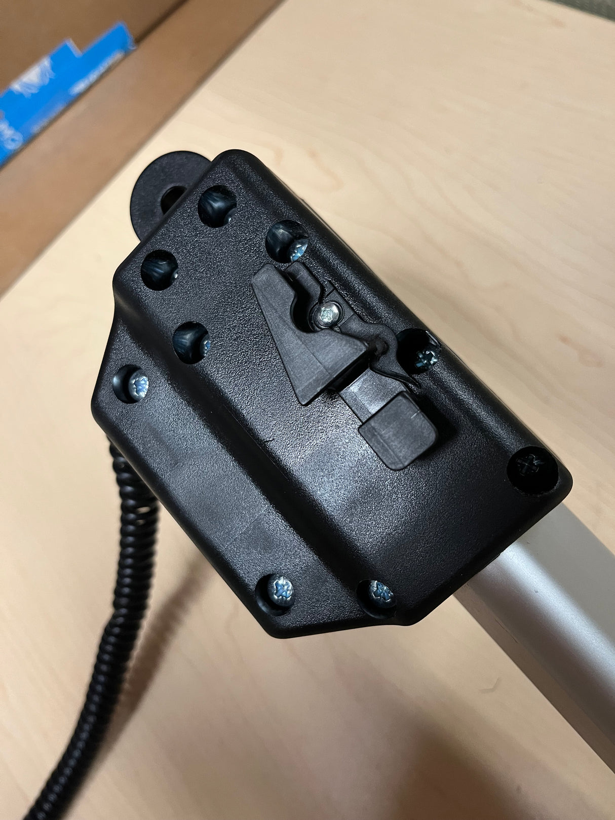 OKIN DeltaDrive 86128 3-Position Single Lead Actuator Motor for Mega Motion Lift Chairs (MOT1610767) (Damaged)