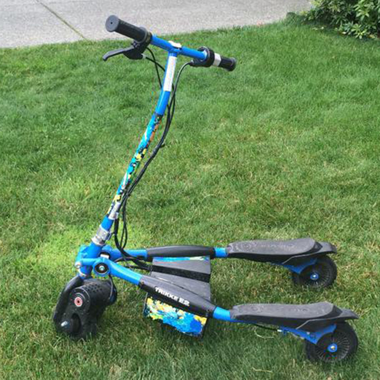 ZK2400-DP-FS Control Module with 4-Wire Throttle Connector for the Razor E150 (All Versions) displayed next to a blue scooter on grass.