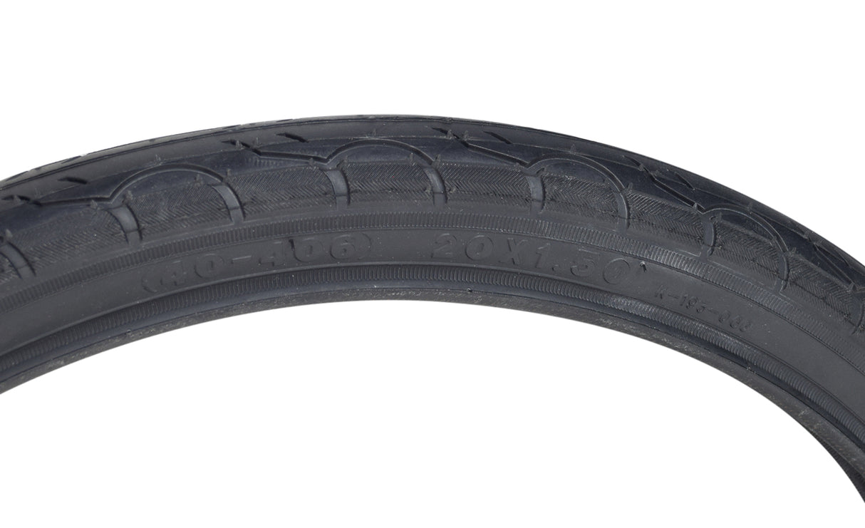 Close-up of a 20x1.5 Black Kwest Bicycle Tire with K193 tread, showcasing its detailed tread pattern and robust design. Perfect for hybrid/touring bikes, ensuring a smooth, fast ride.